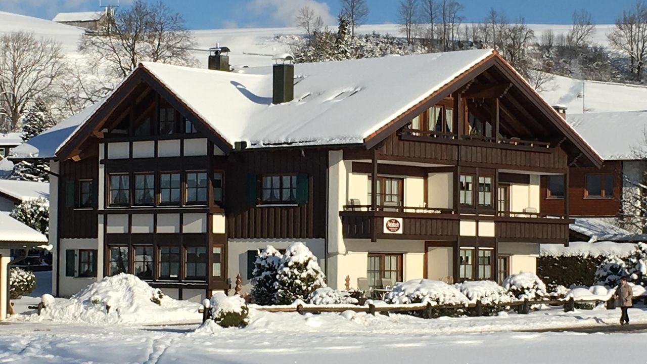 Hausansicht S/W Hausansicht S/W